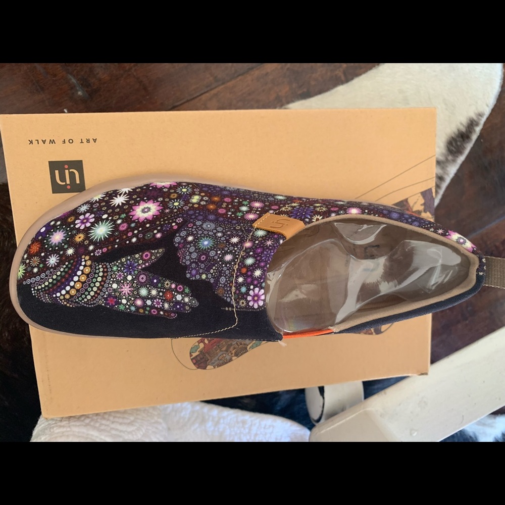 UIN Footwear, walking, travel  shoes